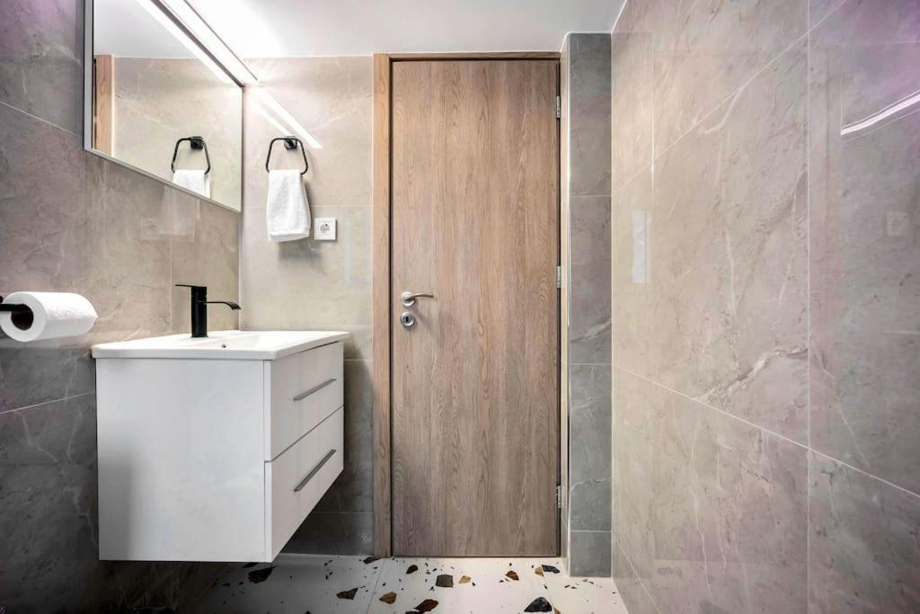 Artemis Modern Apartment Aten Exteriör bild