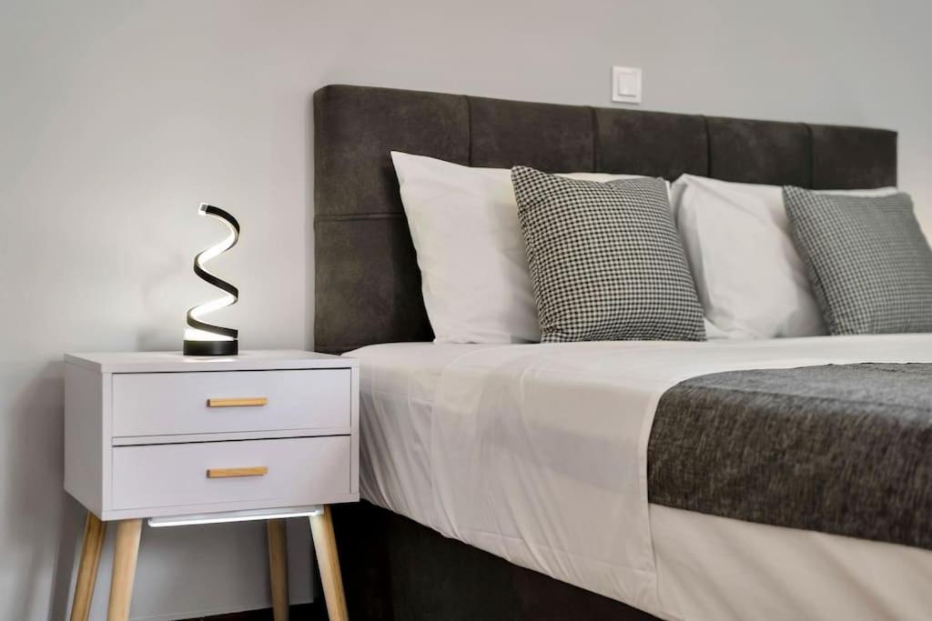 Artemis Modern Apartment Aten Exteriör bild